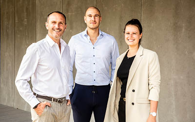 Eine Geschäftsführung, zwei Generationen: Gründer Ralph Ziereis mit Niclas Ziereis und Lydia Ziereis Gruppenbild der Teamziereis-Geschäftssführung: Ralph, Niclas und Lydia Ziereis